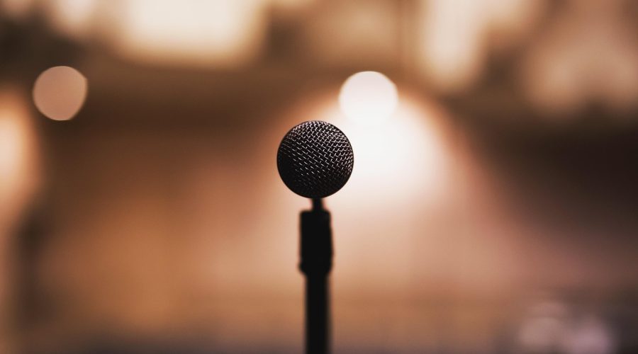 ناوشين آي. تشين: خبرة عالمية في فن الخطاب والتواصل المؤثر