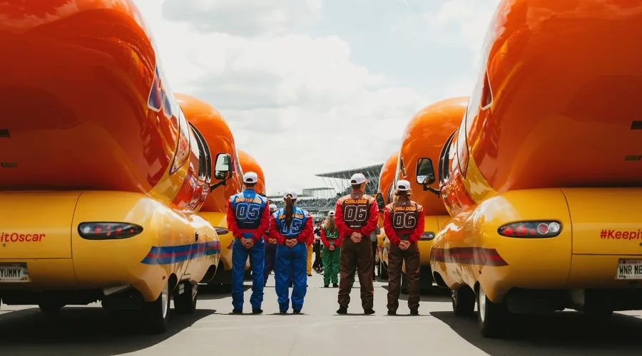 Oscar Mayer revs up Wienermobile race with media blitz