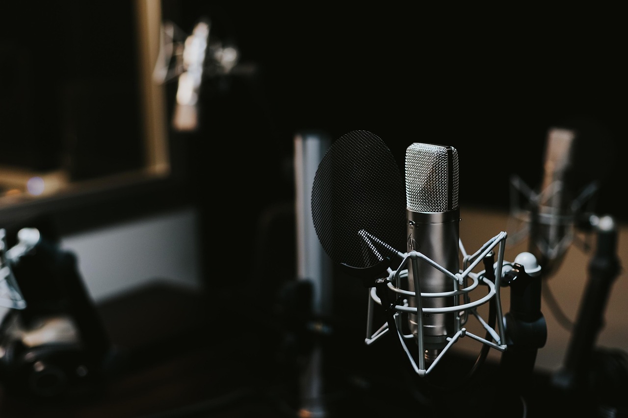 You are currently viewing Efficient Podcasting: Record Interviews in Under 2 Hours
