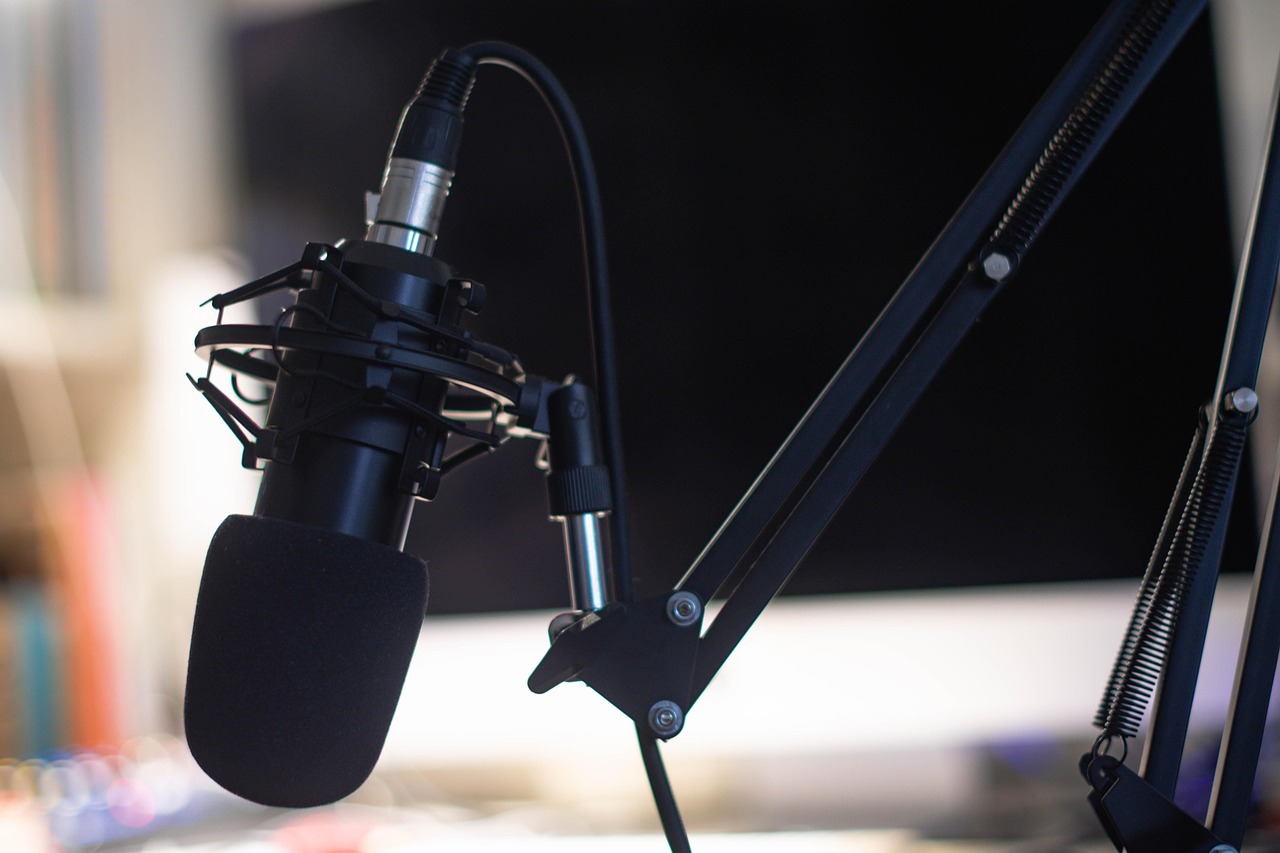 You are currently viewing How to Start a Podcast in 2026 and Earn Income on the Side