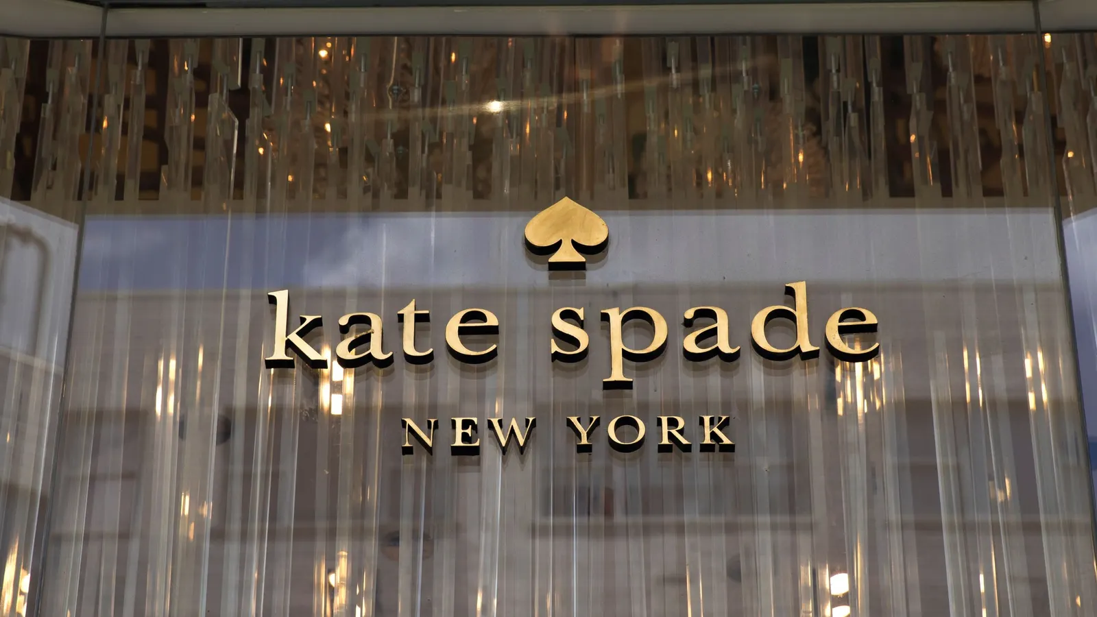 You are currently viewing Kate Spade Taps New Marketer to Reignite Brand Magic