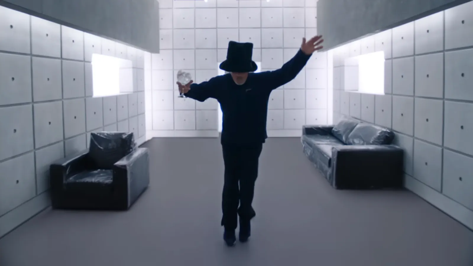 You are currently viewing Beefeater Reimagines Jamiroquai Video for Alcohol-Free Gin